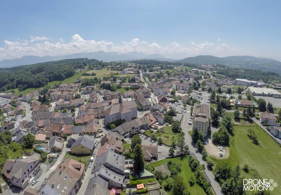 Village de Cruseilles vue aérienne drone