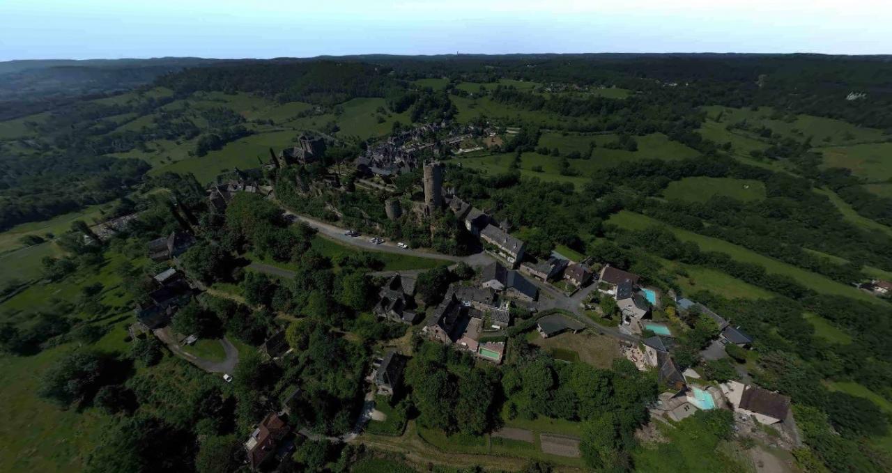 Village de Turenne en vue aérienne par drone
