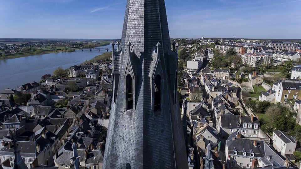 Ville de Blois en vue aérienne par drone