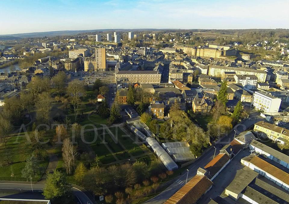 Ville de Sedan en vue aérienne par drone