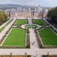 Photographie aérienne d'un château par drone