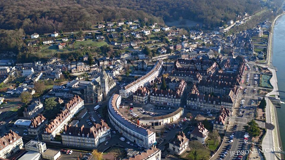 Vue aérienne de Caudebec-en-Caux en Normandie