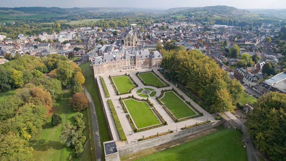 Vue aérienne de EU, ville en Haute Normandie