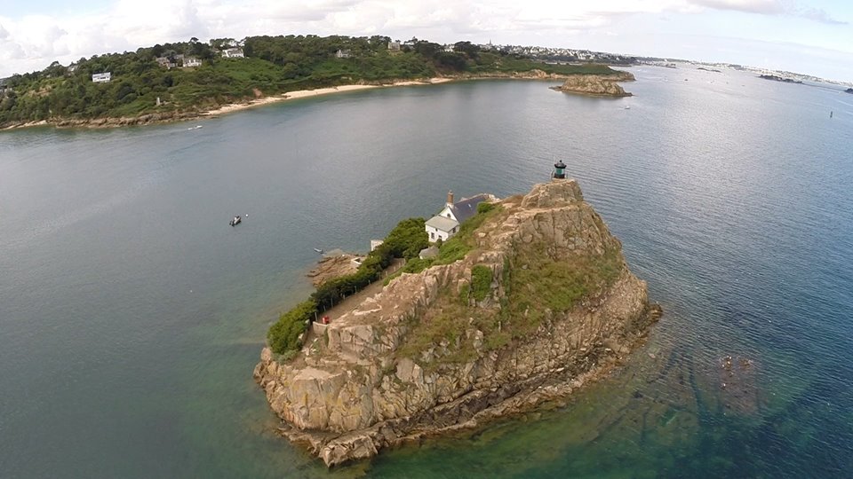 Vue aérienne de l'île Louët par drone dans le Finistère