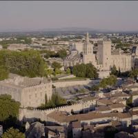 Vue aérienne de la ville d'Avignon par drone