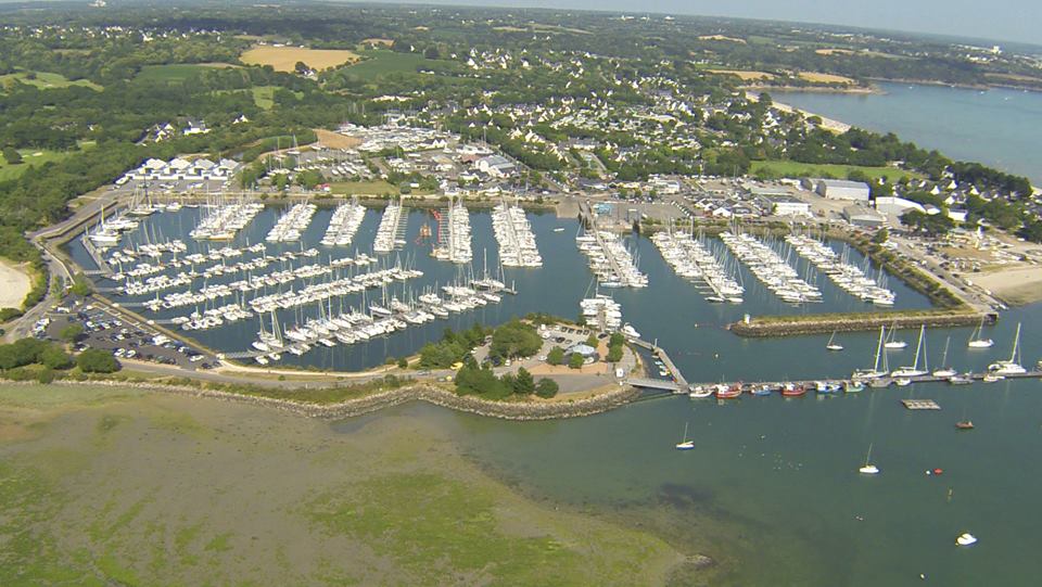 Vue aérienne de Port-La-Forêt, photographiée d'un drone