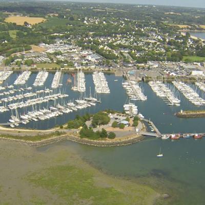 Vue aérienne de Port-La-Forêt, photographiée d'un drone