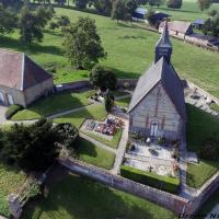 Vue aerienne eglise, photo village par drone