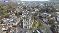 Collégiale notre dame des Andelys en vue aérienne par pilote de drone Eure Normandie