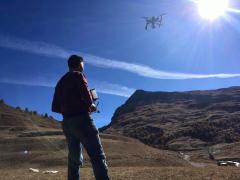 Photo pilote de drone, volant en toute légalité