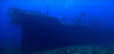Épave sous marine photographiée par plongeur professionnel