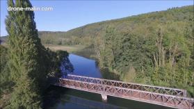 Photo aérienne par drone de la rivière Eure en Normandie 27