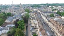 Evreux et sa cathédrale en vue aérienne par pilote de drone