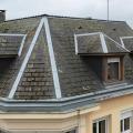 Un drone inspecte une toiture d’immeuble a Rouen