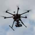 La video aerienne par videaste et pilote de drone professionnel