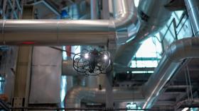 Le drone en vol d inspection en espace confine