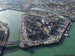 Le port d un village photographier du ciel par drone