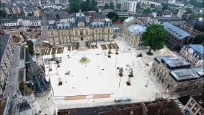 Mairie d’Évreux et sa place pendant les travaux en vue aérienne