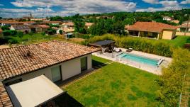 Maison en vue aérienne par un drone