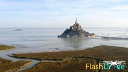 Mont Saint Michel en vue aérienne dans la Manche