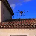 Nettoyage et demoussage de toitures par drone