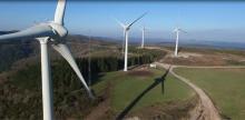 Photo parc éolien en vue aérienne par drone