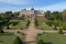 Prestations par drone sur la Nouvelle-Aquitaine, photo aérienne château de Vayres proche bordeaux