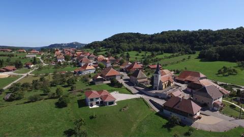 Photo aérienne village de Bourgogne-Franche-Comté