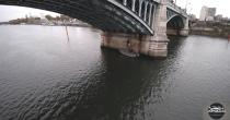 Photo aérienne détail d'inspection de pont sur la Seine par drone