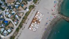 Photo aérienne par drone d une paillote bord de mer Hérault