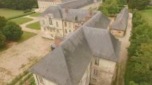 Photo aérienne par drone de toitures en ardoises