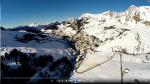 Photo aerienne par drone ville de montagne dans la neige