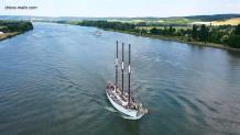 Photo par drone bateau sur la seine