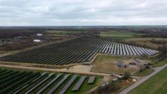 Photo par drone d inspection et suivi de chantier de panneaux solaires en Normandie
