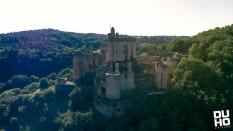 Photographie aérienne d un château par pilote de drone a Agen