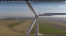 Photographie aérienne d'une éolienne photographiée par un drone