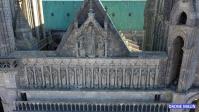Photographie aérienne par pilote drone de la cathédrale de Chartres détails fronton façade