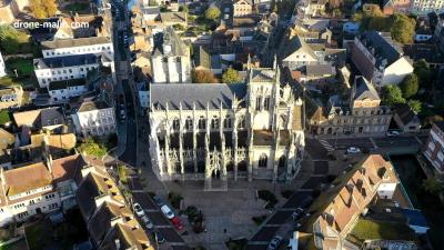 Photographie aérienne par drone de l église de Louviers