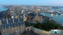 Photographie aérienne village bord de mer dans la manche