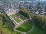 Photographie aerienne village et son chateau