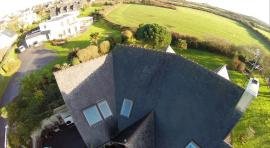 Photographie de détailles toiture maison par drone