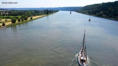 Photographie aérienne par drone de bateaux et navires