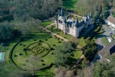 Pilote de drone photo dans le ciel de bourgogne franche comte