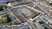 Place des andelys en vue aerienne par pilote de drone eure normandie