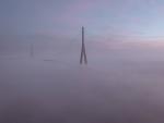 Pont normandie photographier dans la brume par drone