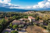 Potographie aerienne de la bastide de capelongue a bonnieux dans le luberon