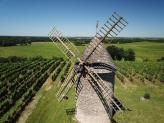 Prise de vue aérienne dans les Landes, moulin a vent