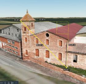 Prise de mesure sur photo aérienne de pilote drone Occitanie