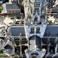 Prise de vue aerienne par drone details de l eglise saint maclou de rouen en normandie 20211113 085318 copie