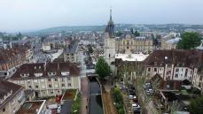 Promenade de l'Iton le beffroi et la mairie d'Evreux